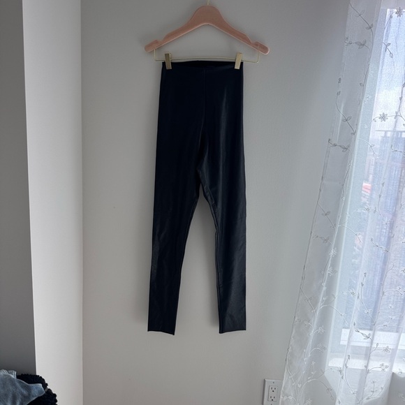 Commando Faux Leather Leggings- Black - Picture 5 of 5